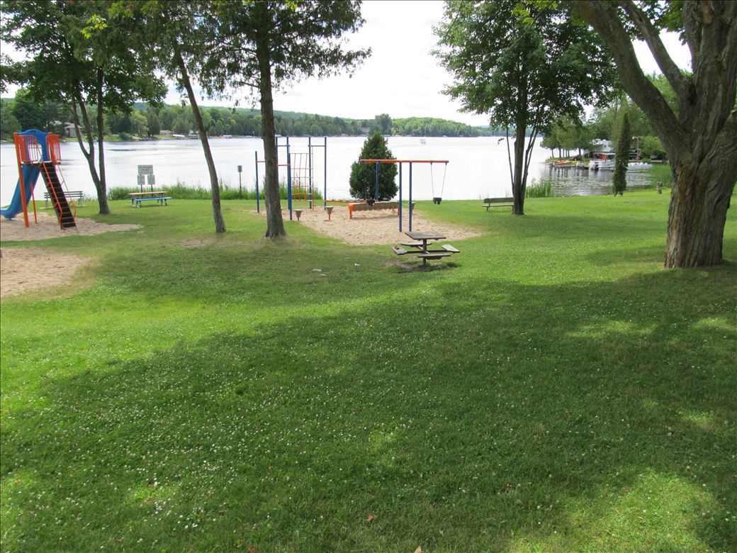 col_water_trails_25.jpg col_water_trails_25.jpg