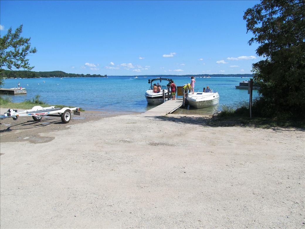 col_water_trails_60.jpg col_water_trails_60.jpg